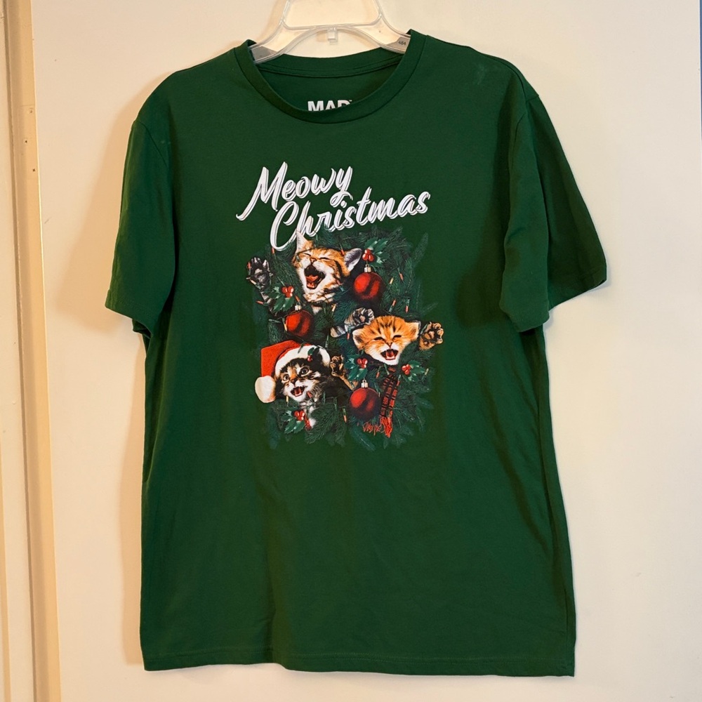 3 for 25!‎ MAD Engine Meowy Christmas Cats Green Short Sleeve T-Shirt, size M